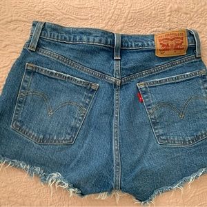 Levi’s shorts 501